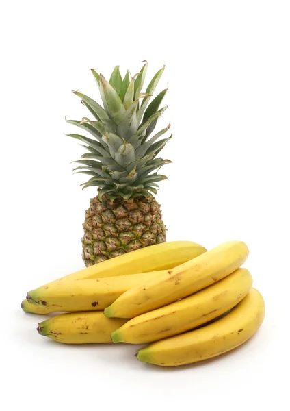 Bananer och ananas — Stockfoto