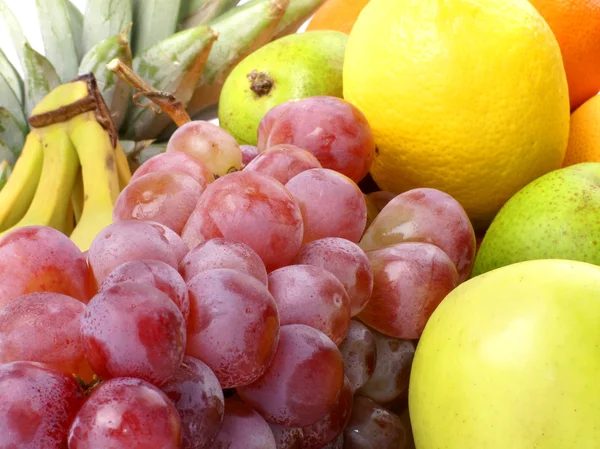 Fruits isolés sur blanc — Photo