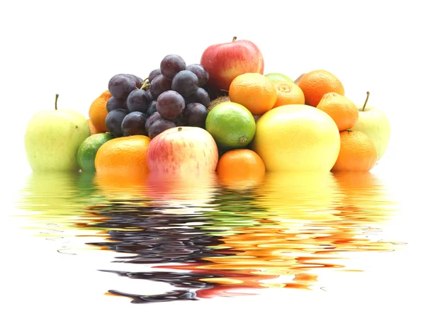 Frutti isolati su bianco — Foto Stock