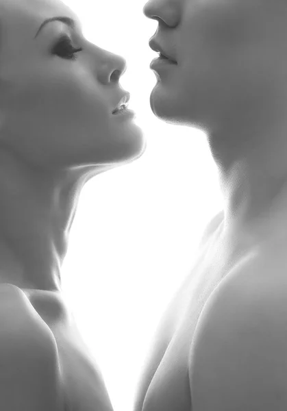 genç ve güzel bir çift beyaz izole