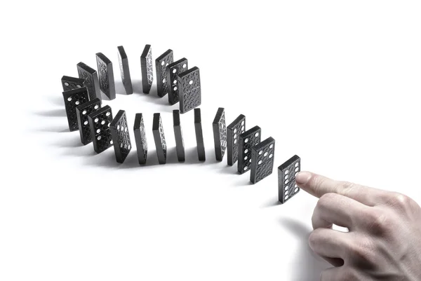 Dominoe s rukou izolovaných na bílém — Stock fotografie