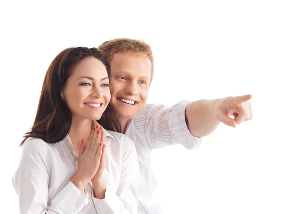 Jovem casal feliz sobre fundo branco — Fotografia de Stock