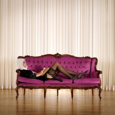 seksi Rahibe okuma İncil