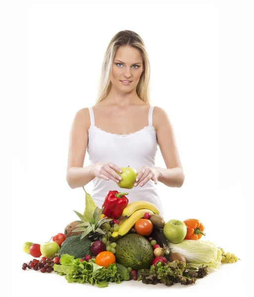 Aantrekkelijk meisje met een stapel van groenten en fruit — Stockfoto