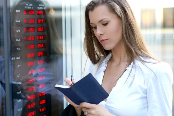 Young attractive businesswoman — Stock Photo, Image