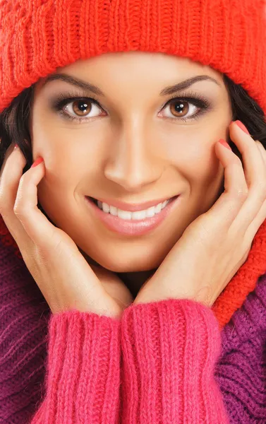 Retrato de menina bonita jovem em estilo de inverno isolado no whi — Fotografia de Stock