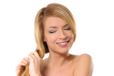 portre oy genç ve sağlıklı kadın üzerinde beyaz izole