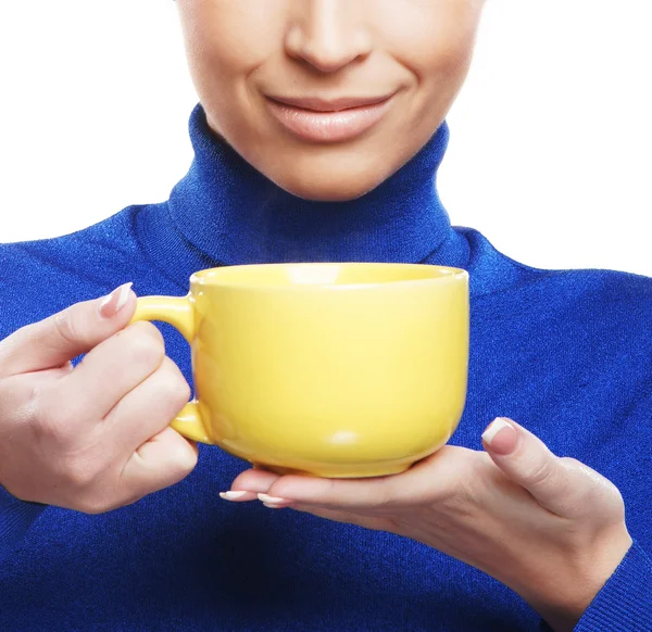 Young woman with the cup of tea — Stock Photo, Image