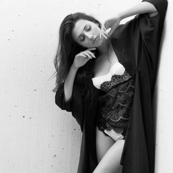 Mujer sexy joven en lencería —  Fotos de Stock