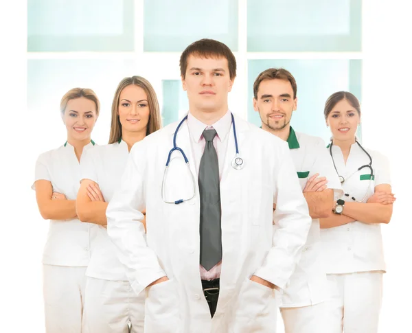 Team junger und intelligenter medizinischer Mitarbeiter — Stockfoto