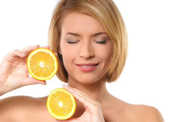 Πορτρέτο oy νέος και υγιής γυναίκα με πορτοκάλι — Φωτογραφία Αρχείου