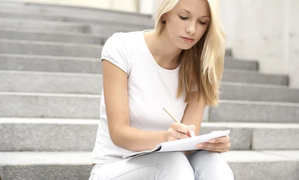 Attractive girl — Stock Photo, Image