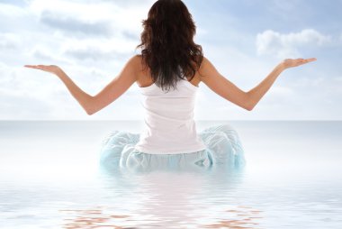 genç esmer meditasyon yerleştirmek