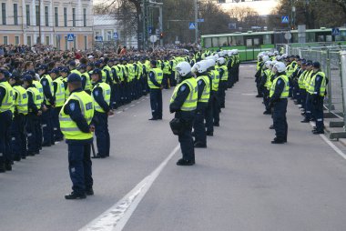 tallinn est bronz asker yakınındaki polis tutuklama