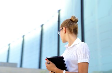 çekici genç iş kadını