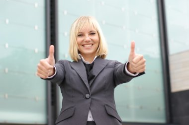 Çekici genç iş kadını.