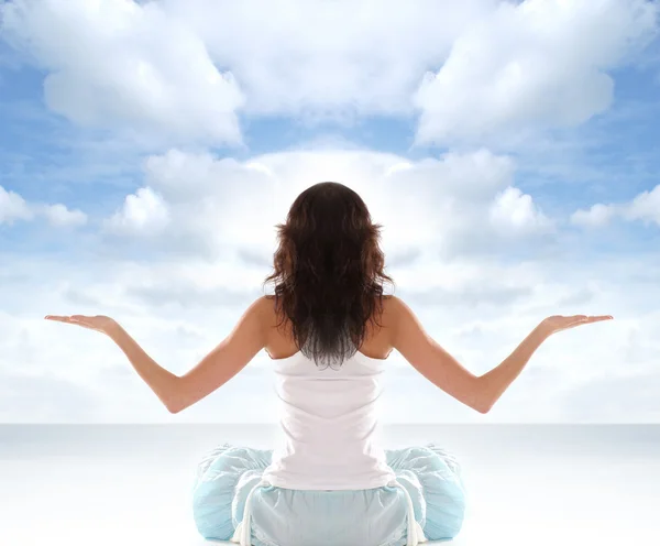 Young fit brunette meditating — Stock Photo, Image