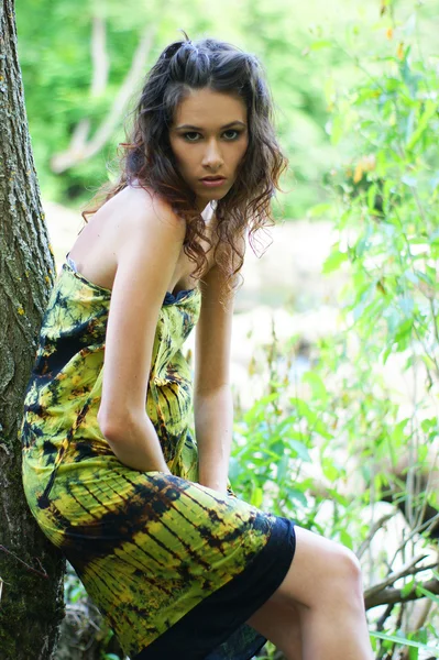 Young and beautiful savage girl in jungle — Stock Photo, Image