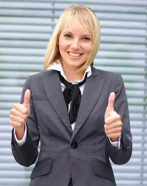 Atractiva joven mujer de negocios — Foto de Stock