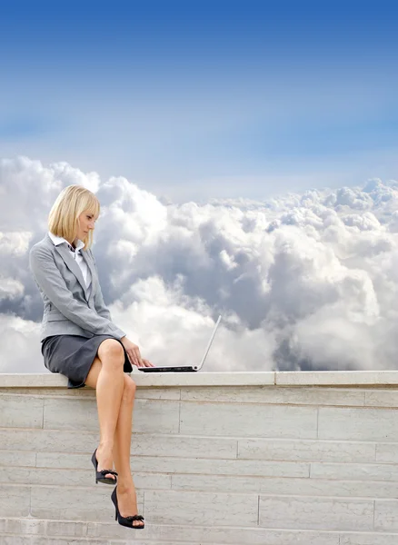 Attractive young business woman — Stock Photo, Image