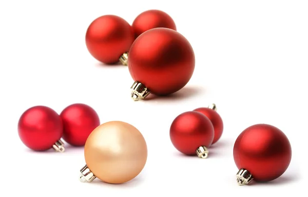 Bolas de Navidad aisladas en blanco — Foto de Stock