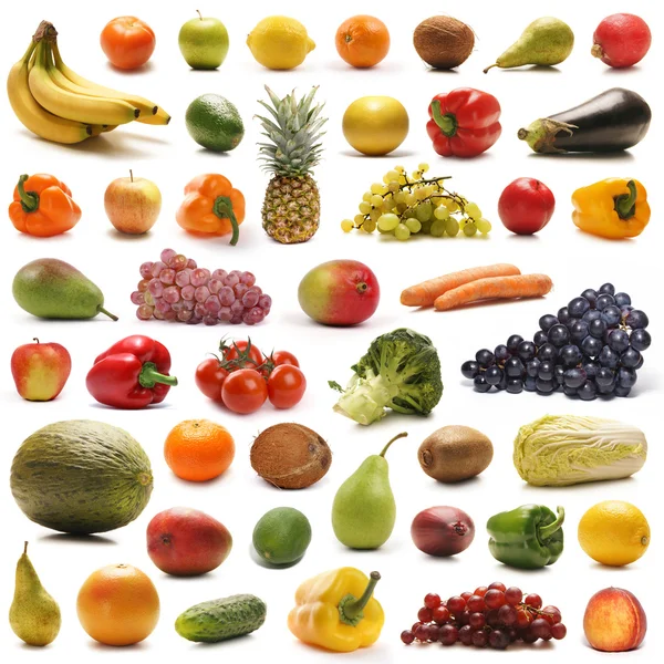 Muchas frutas y verduras diferentes aisladas en blanco — Foto de Stock