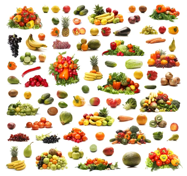 De nombreux fruits et légumes différents isolés sur du blanc — Photo