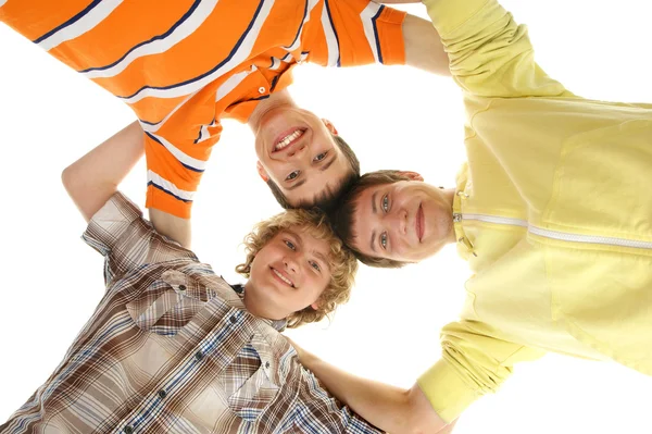 Grupp leende tonåringar bor tillsammans och titta på kameran — Stockfoto