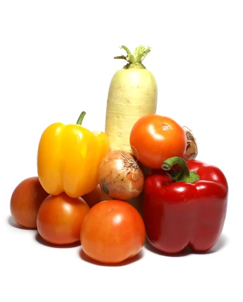 Légumes frais savoureux isolés sur blanc — Photo