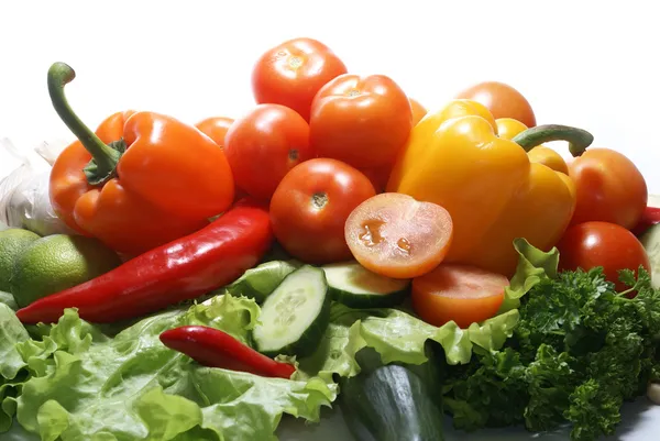 Čerstvé chutné zeleniny izolovaných na bílém — Stock fotografie