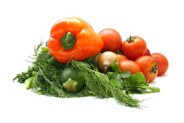 Verduras frescas y sabrosas aisladas en blanco —  Fotos de Stock