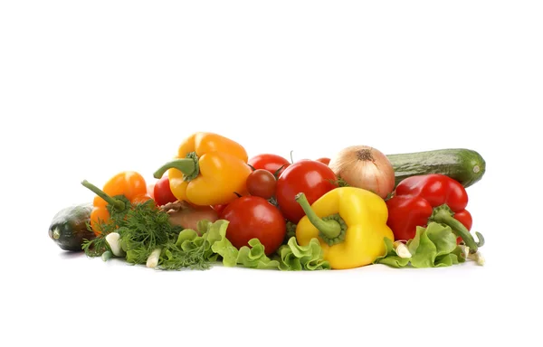 新鲜美味的蔬菜上白色隔离 — 图库照片