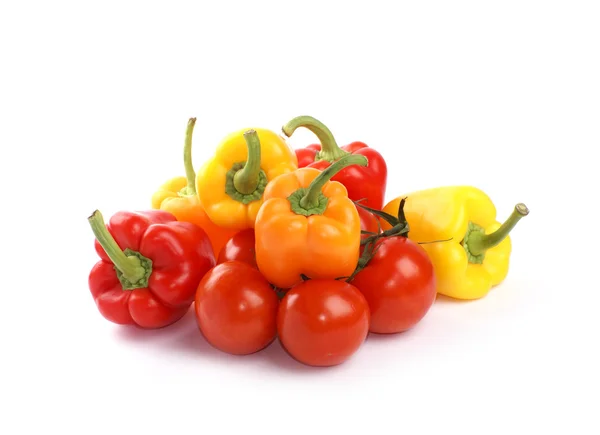 Frisches, schmackhaftes Gemüse isoliert auf weiß — Stockfoto