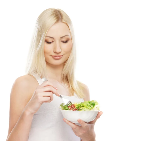 Menina atraente nova com salada fresca e saborosa — Fotografia de Stock