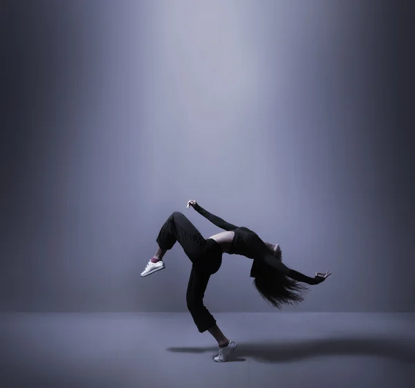 Ballerino moderno giovane e attraente — Foto Stock