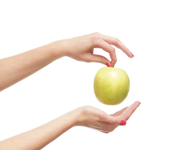 Όμορφα γυναικεία χέρια με το μήλο — Φωτογραφία Αρχείου