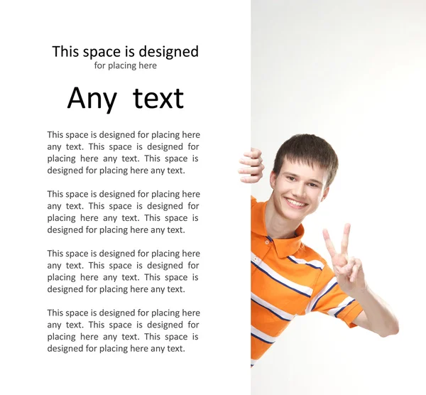 Junge mit dem leeren Banner. perfekter Raum, um beliebigen Text unterzubringen. — Stockfoto