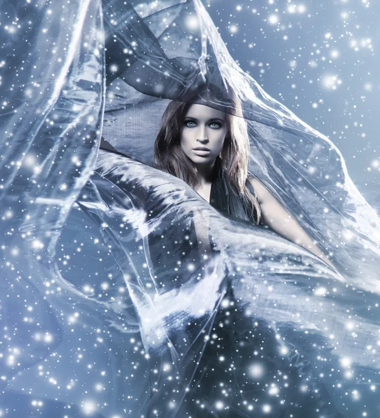 İpek esen içinde çekici genç kadın