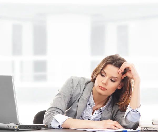 Mujer de negocios trabajando — Foto de Stock