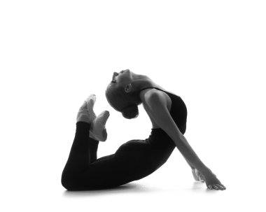 genç güzel balerin siyah-beyaz bir iz