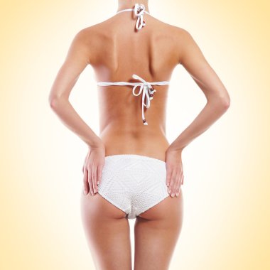 genç ve güzel bir kadın üzerinde beyaz izole gövdesi