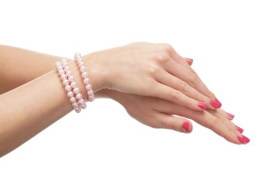 inci çelenk ile güzel eller