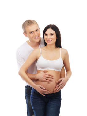 Genç ve çekici bir çift: hamile anne ve mutlu baba.