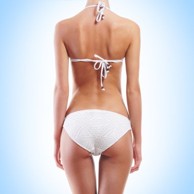 genç ve güzel bir kadın üzerinde beyaz izole gövdesi