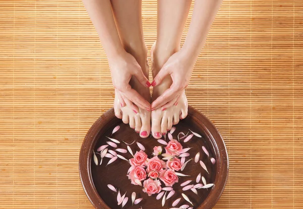 Spa background with a beautiful legs — Stock Photo, Image