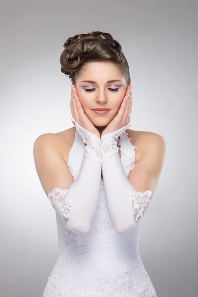 Young and beautiful bride — Stock Photo, Image