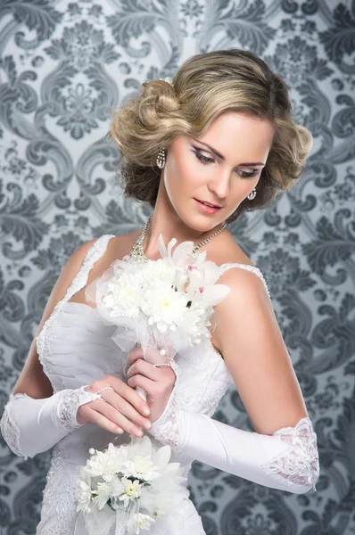 Young, beautiful and emotional bride with a beautiful flowers — Stock Photo, Image