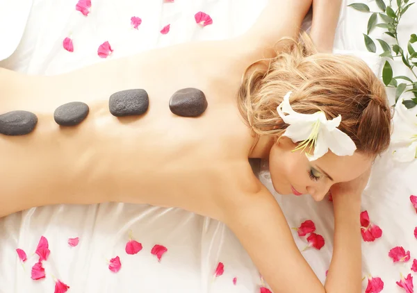 Aantrekkelijke vrouw krijgen spa-behandeling — Stockfoto