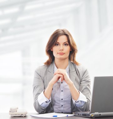 Office üzerinde beyaz izole iş kadın