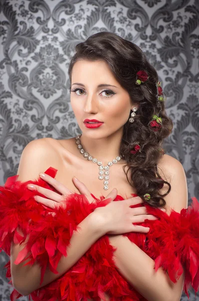 Cabaret artist in red boa over the vintage background — Stock Photo, Image